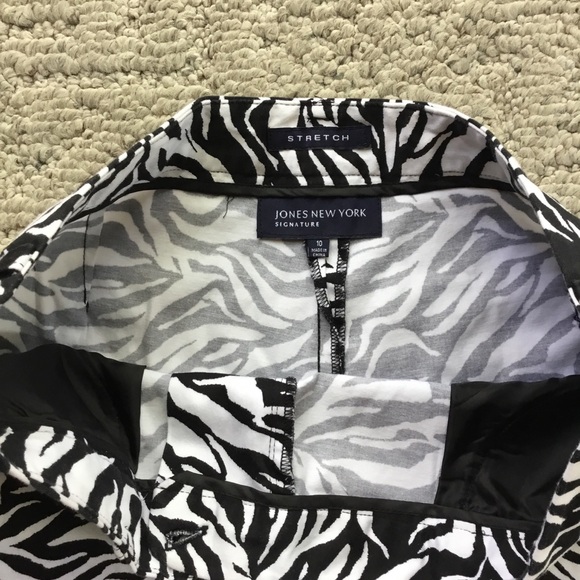 Jones New York Signature Black and White Patterned Shorts - Picture 4 of 4